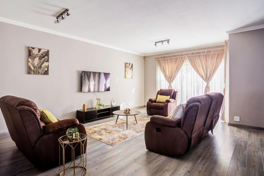 The Hide Out - Home Away From Home Johannesburg Buitenkant foto